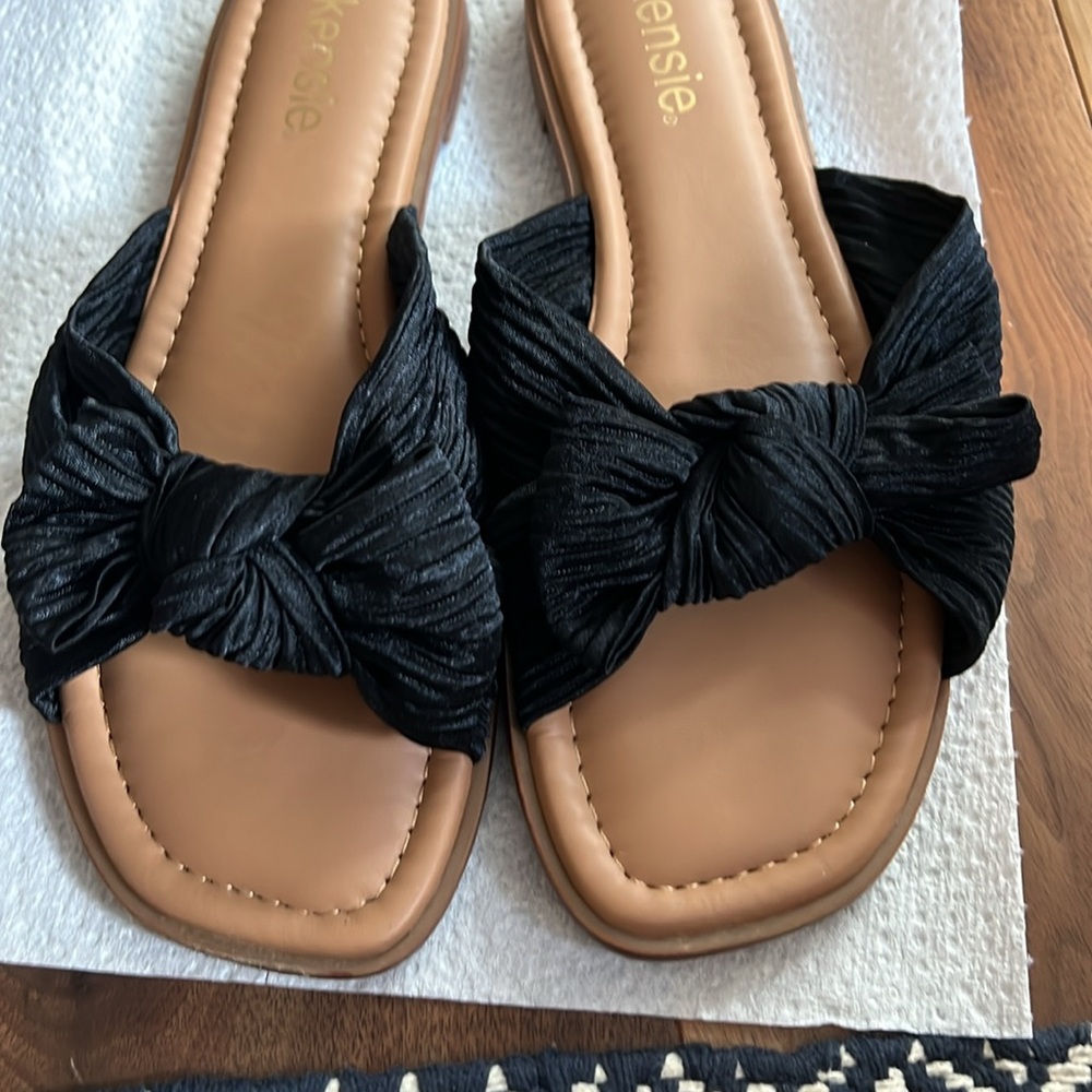 Black slip on sandals - Picture 6 of 6